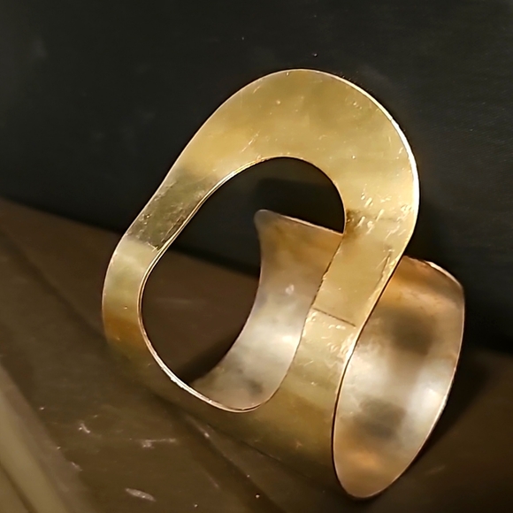 Ferragamo Sculptural Silvertone Wide Cuff Unique Design Bracelet - Picture 7 of 8